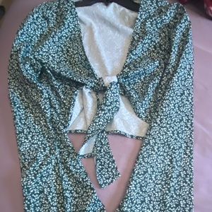 Long sleeve flared crop top, size L, Shein, floral